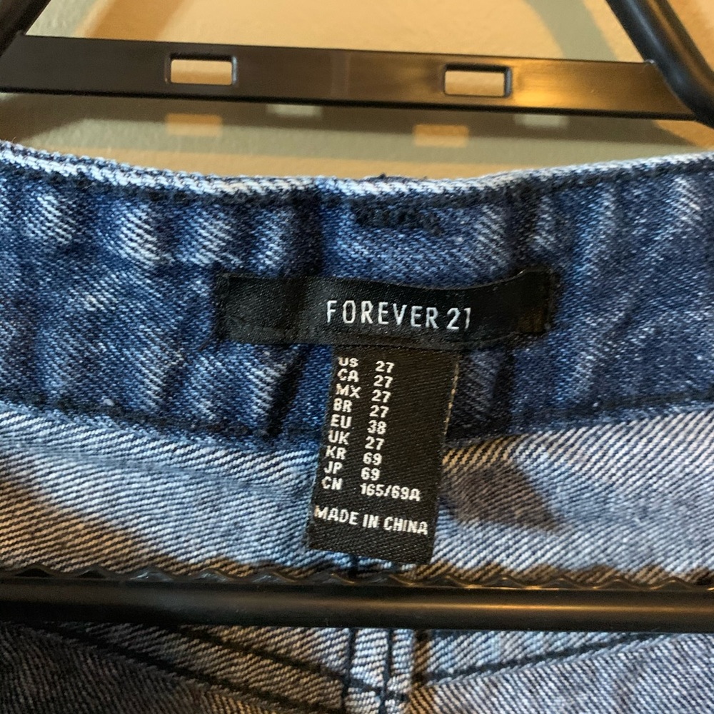Shorts - Picture 3 of 3